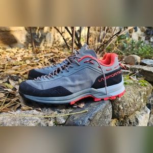 *Like New* La Sportiva TX Guide w's